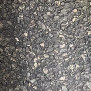 Piedra partida negra grande